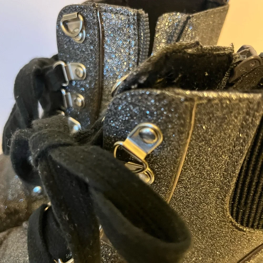 JUSTICE YOUTH SIZE‎ 1 GIRLS SLIVER GLITTER LACE UP ZIP ANKLE BOOT